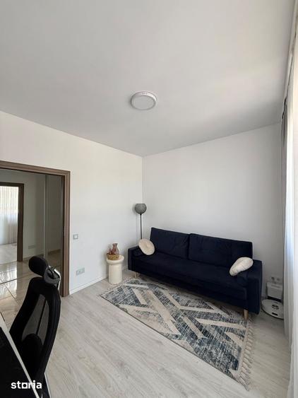 Apartament cu 3 camere în Apărătorii Patriei