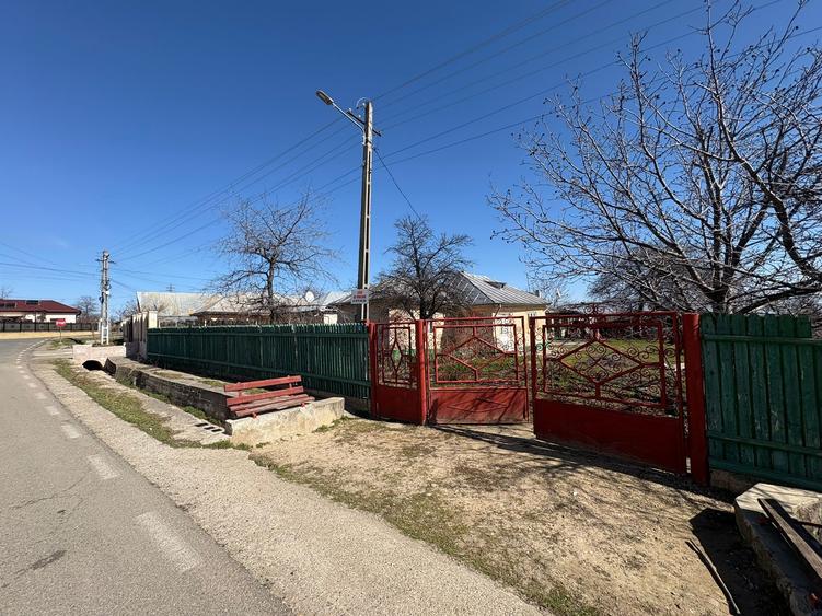 Teren Construcții intravilan de 2200 mp, în Urechești