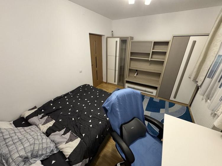 Apartament cu 3 camere decomandat în Florești