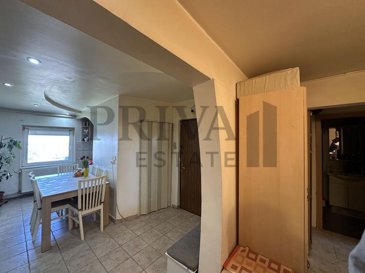 Apartament cu 4 camere decomandat, mobilat în Bucovina