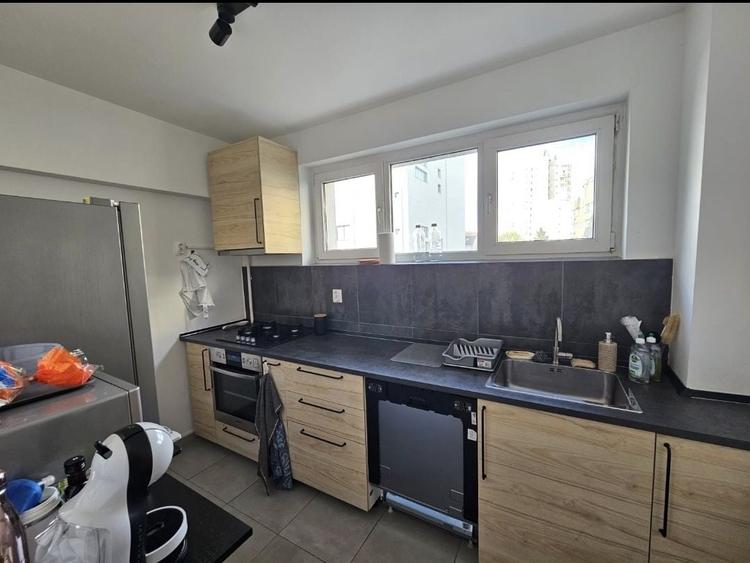 Apartament cu 3 camere semidecomandat în Ștefan cel Mare