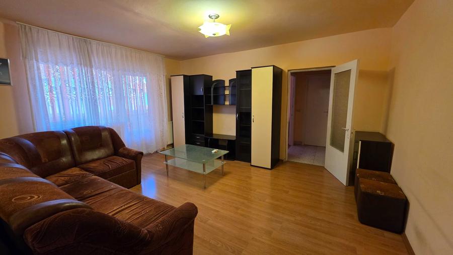 Apartament cu 2 camere semidecomandat în Cetate