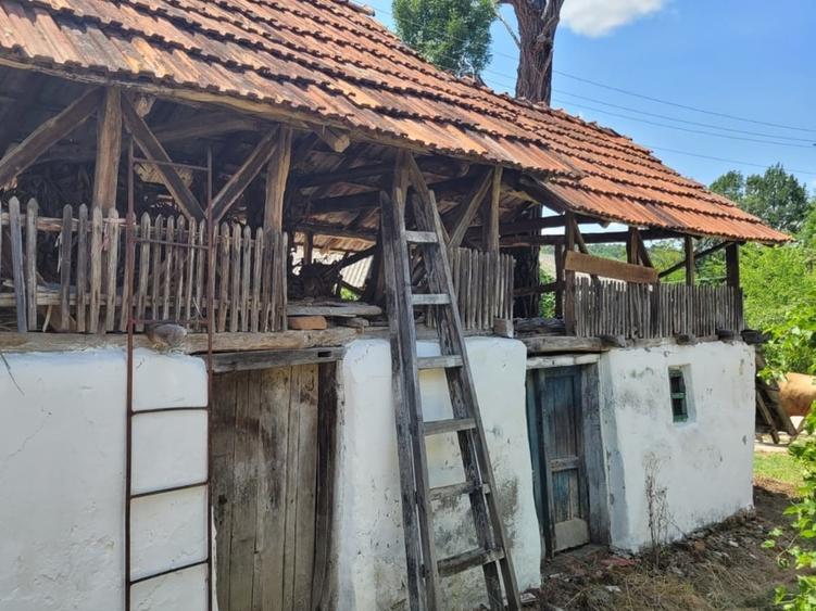Teren de 1900 mp, în Fârtățești