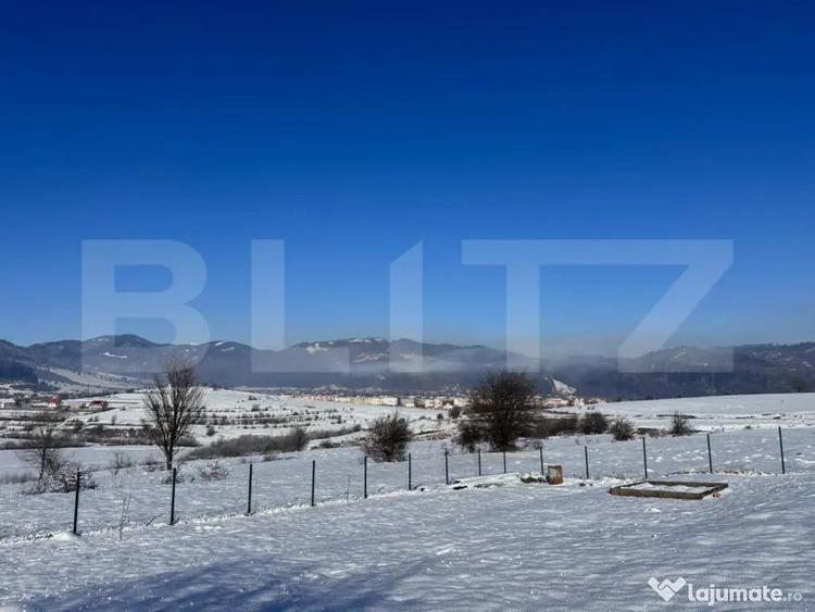 Teren de 1000 mp, în Tohănița