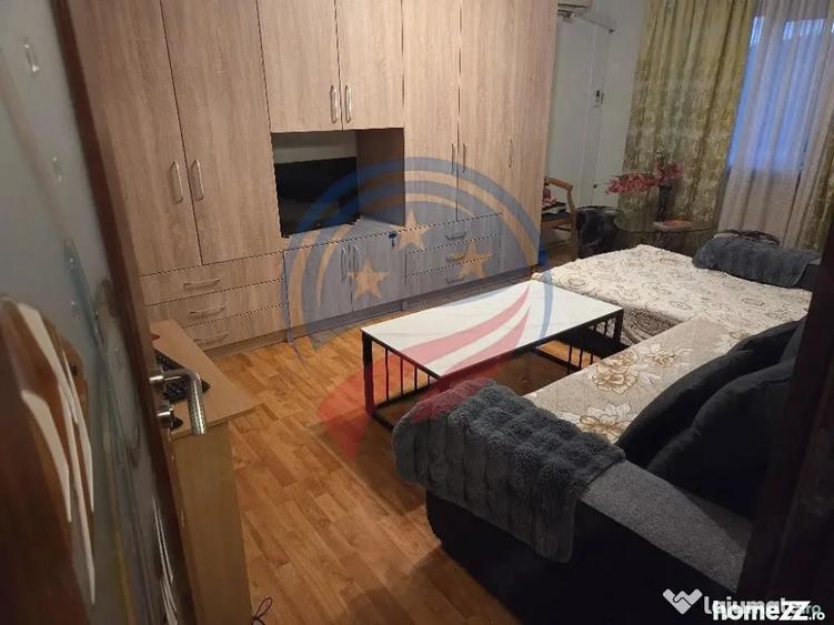 Apartament cu 3 camere decomandat în Rovine