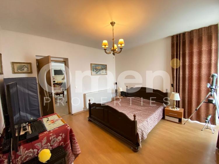 Apartament cu 3 camere semidecomandat în Exterior Vest