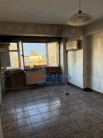 Apartament cu 4 camere decomandat în Filiași