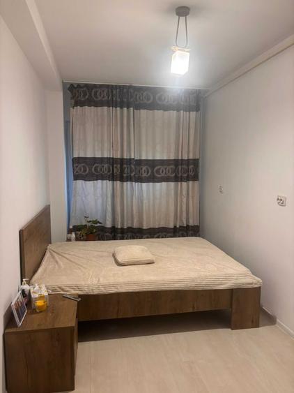 Apartament cu 3 camere semidecomandat în Prelungirea Ghencea