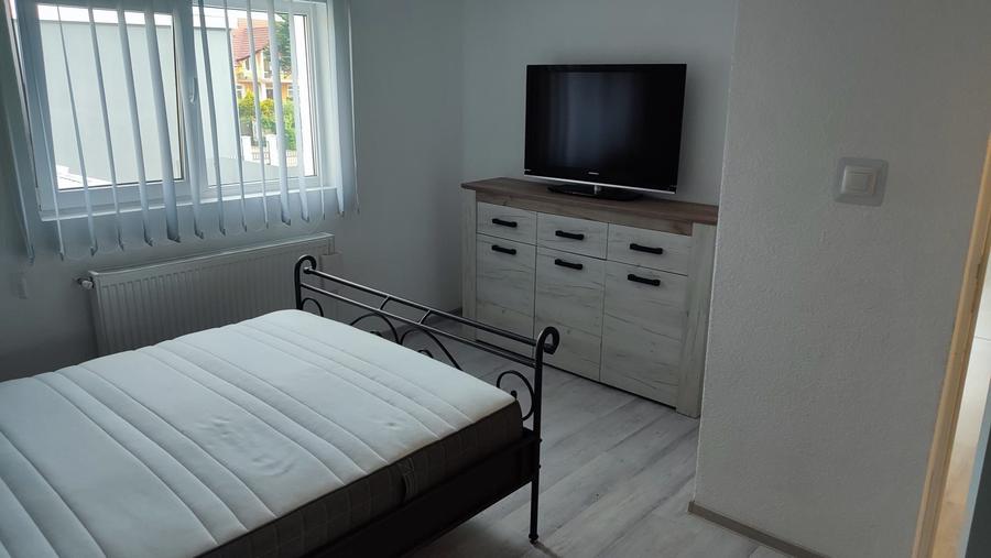 Casă cu 3 camere cu Teren 30 Mp în Criș