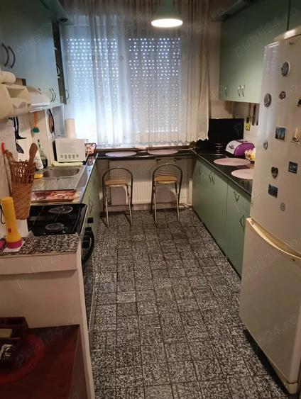 Apartament cu 4 camere semidecomandat în Dacia