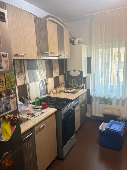 Apartament cu 3 camere semidecomandat în Central
