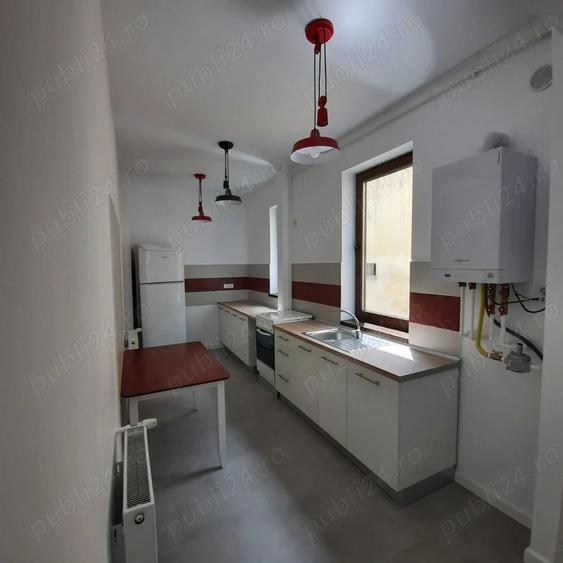 Apartament cu 3 camere semidecomandat în Armeneasca