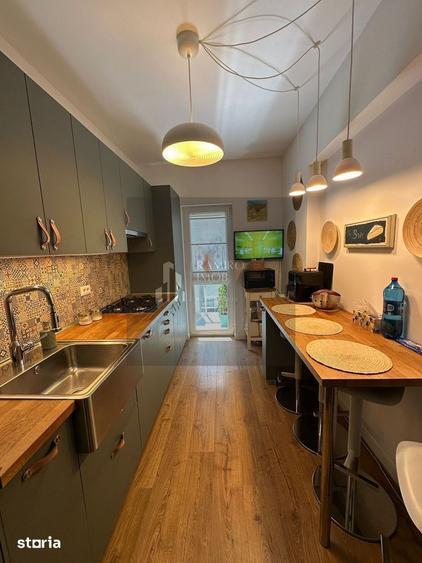 Apartament cu 3 camere decomandat în Metalurgiei