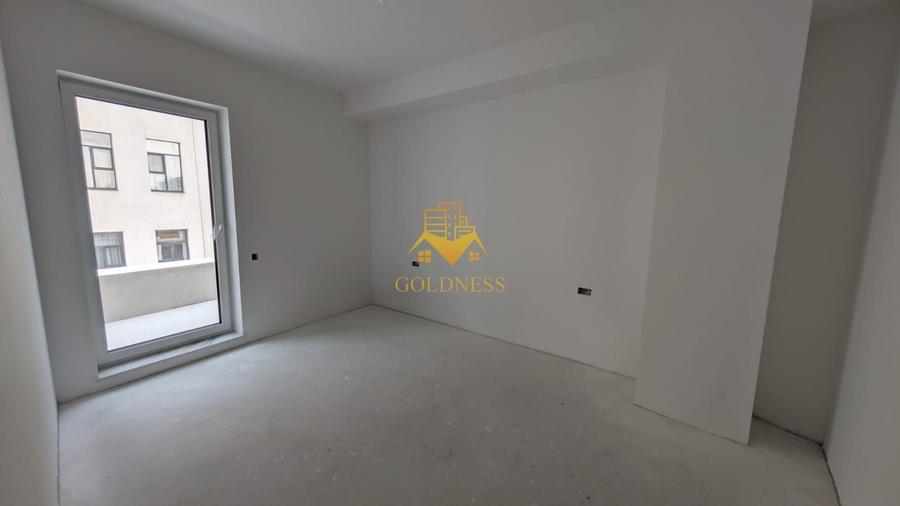 Apartament cu 4 camere semidecomandat, mobilat în Central