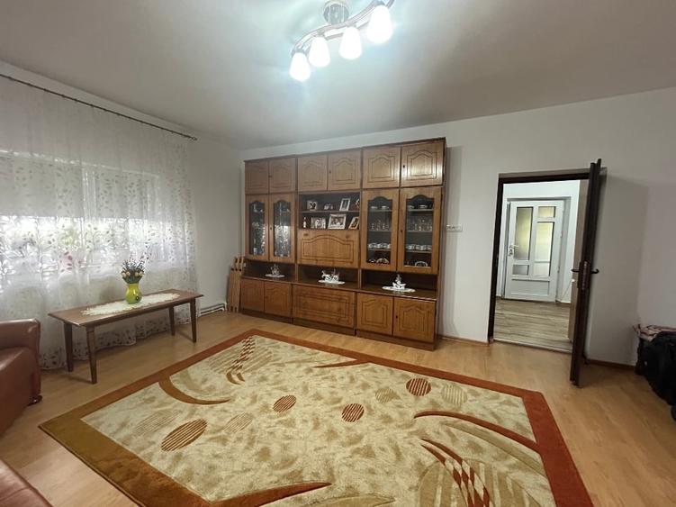 Casă individuală cu 3 camere cu Teren 1064 Mp în Cobadin