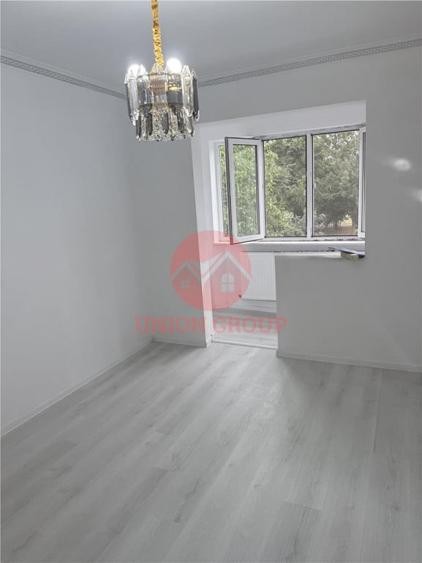 Apartament cu 3 camere semidecomandat în Tomis Nord