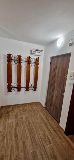 Apartament cu 3 camere decomandat, mobilat în Eremia