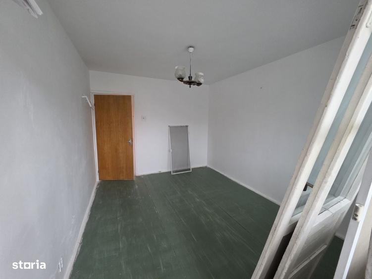 Apartament cu 3 camere semidecomandat în 1 Decembrie 1918