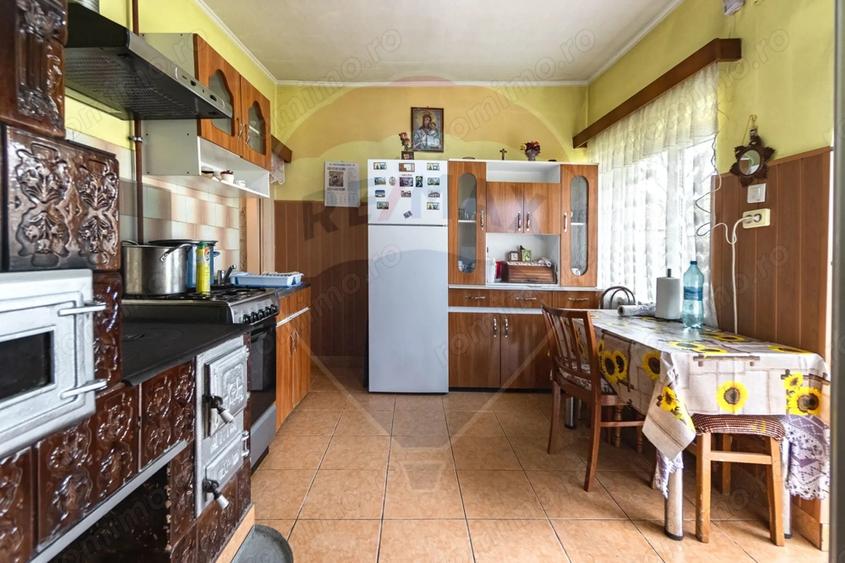 Casă cu Teren 1068 Mp în Perșani
