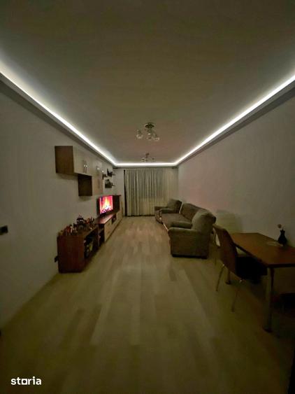 Apartament cu 3 camere decomandat în 13 Decembrie