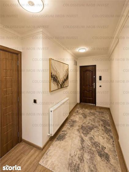 Apartament cu 3 camere decomandat în Tractorul