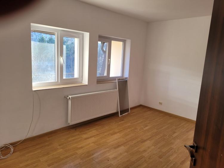 Casă individuală cu 7 camere cu Canalizare în Pipera