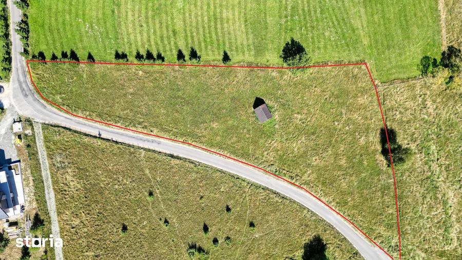 Teren de 3400 mp, în Fundata