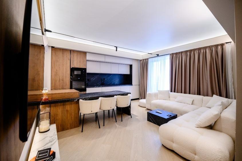 Apartament cu 3 camere semidecomandat, mobilat în Pipera