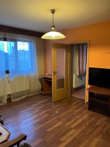 Apartament cu 2 camere semidecomandat în Take Ionescu