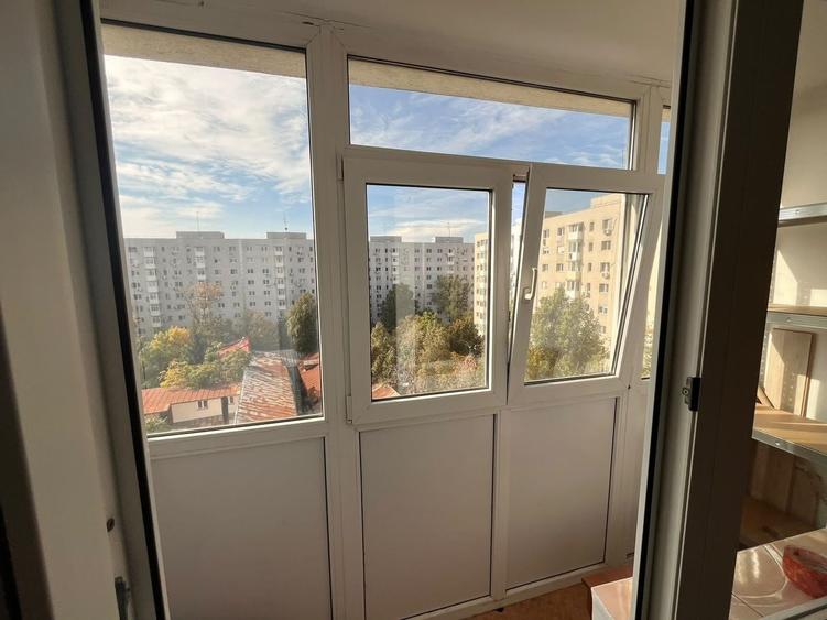 Apartament cu 2 camere semidecomandat, mobilat în P-ța Victoriei