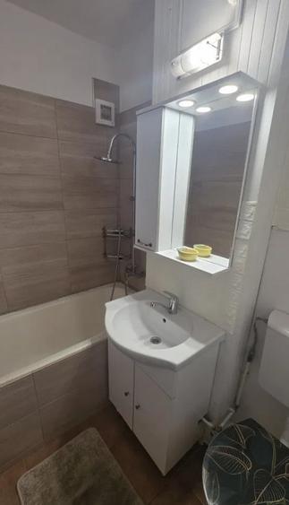 Apartament cu 2 camere decomandat în Hala Centrală