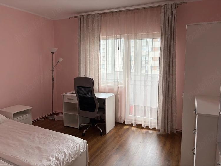 Apartament cu 3 camere decomandat în Central