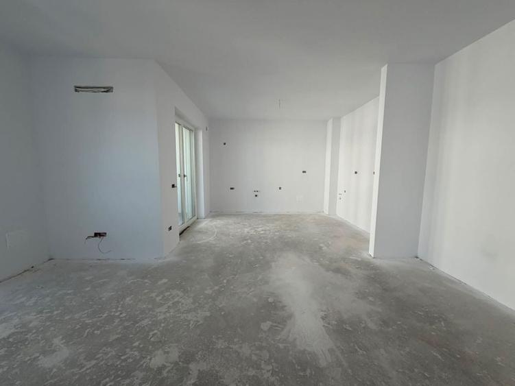 Apartament cu 2 camere semidecomandat în Exterior Vest