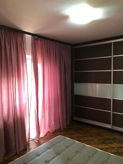 Apartament cu 3 camere decomandat în Sud