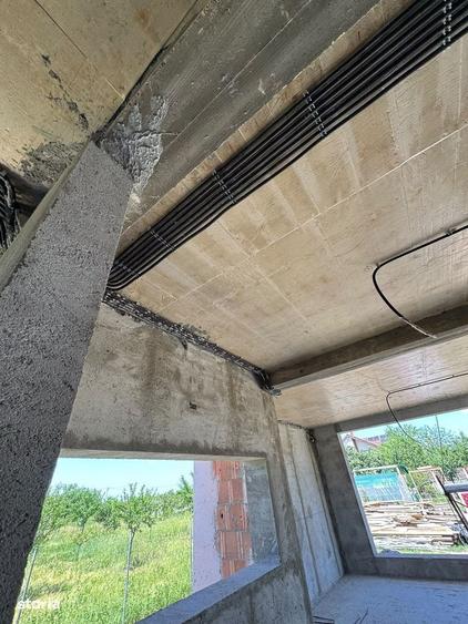 Casă cu 4 camere în Dumbrăvița