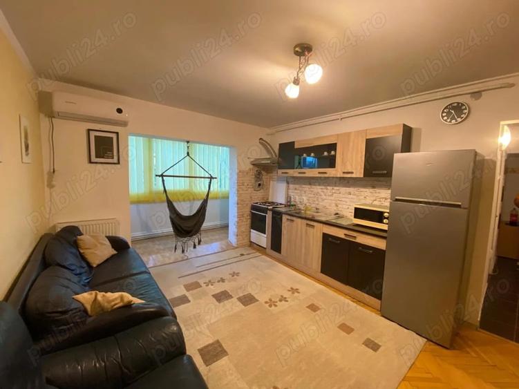 Apartament cu 3 camere decomandat în Spitalul Județean