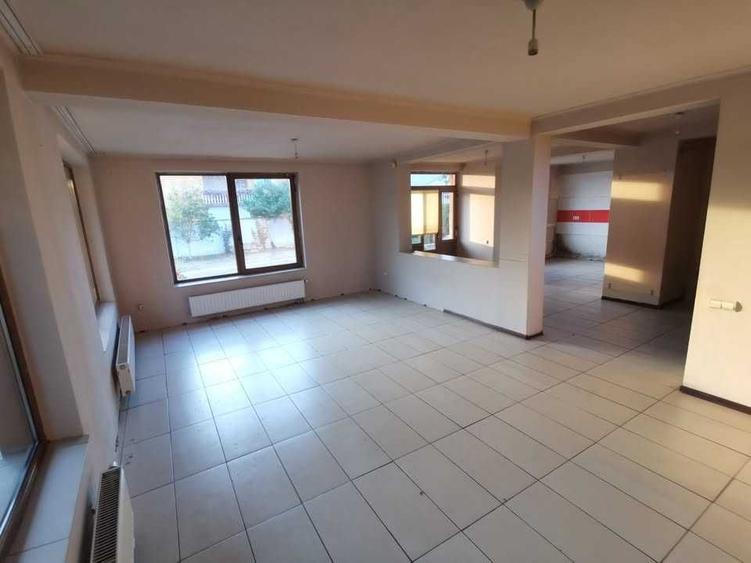 Casă cu 4 camere în Sântandrei
