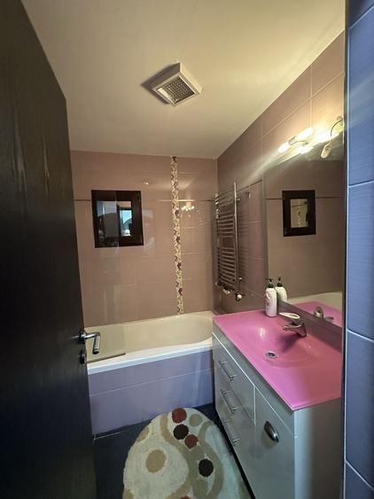 Apartament cu 3 camere decomandat în Exterior Vest