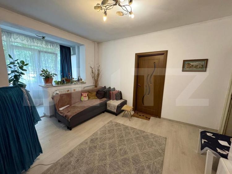 Apartament cu 3 camere semidecomandat în Calea Severinului