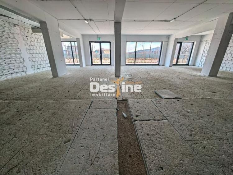 Spațiu comercial, de 217 mp, în Baza 3