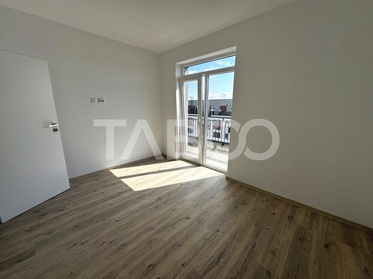 Penthouse cu 3 camere decomandat în Periferie