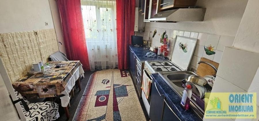 Apartament cu 2 camere decomandat în Poarta 6