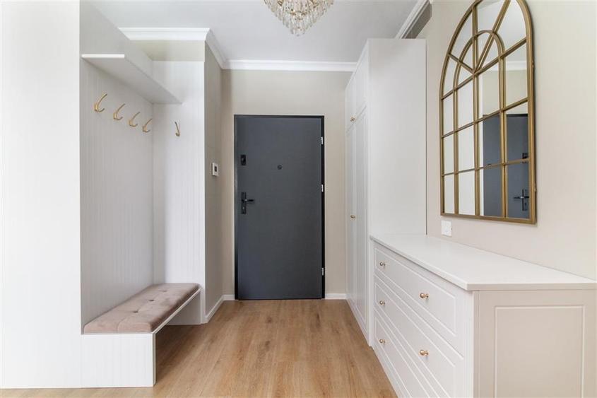 Apartament cu 3 camere semidecomandat în Gară