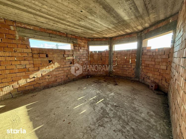 Casă cu 6 camere cu Teren 1900 Mp în Sud