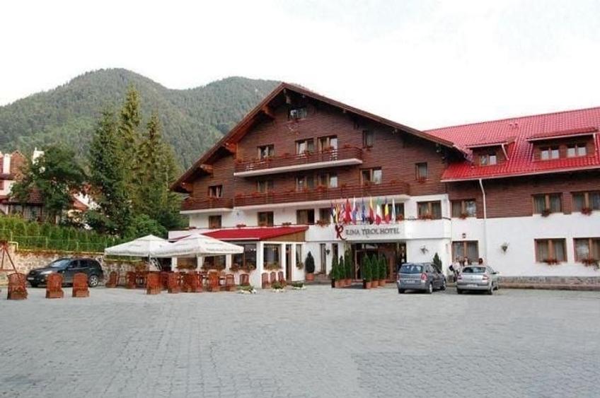Hotel/Pensiune, de 2,334 mp, în Poiana Brașov