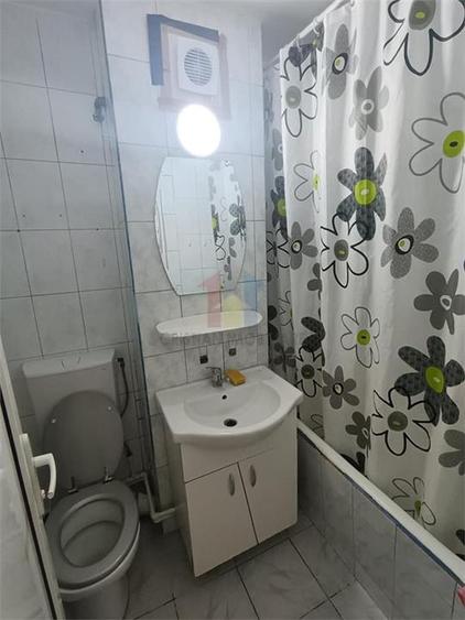 Garsonieră decomandată în Apollo