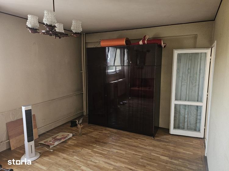 Garsonieră decomandată în Tei