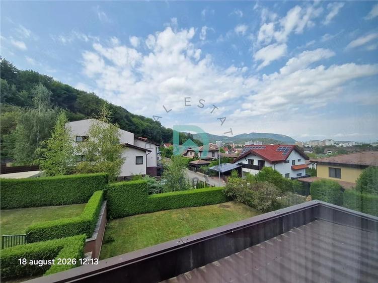 Casă cu 7 camere cu Teren 1000 Mp în Central