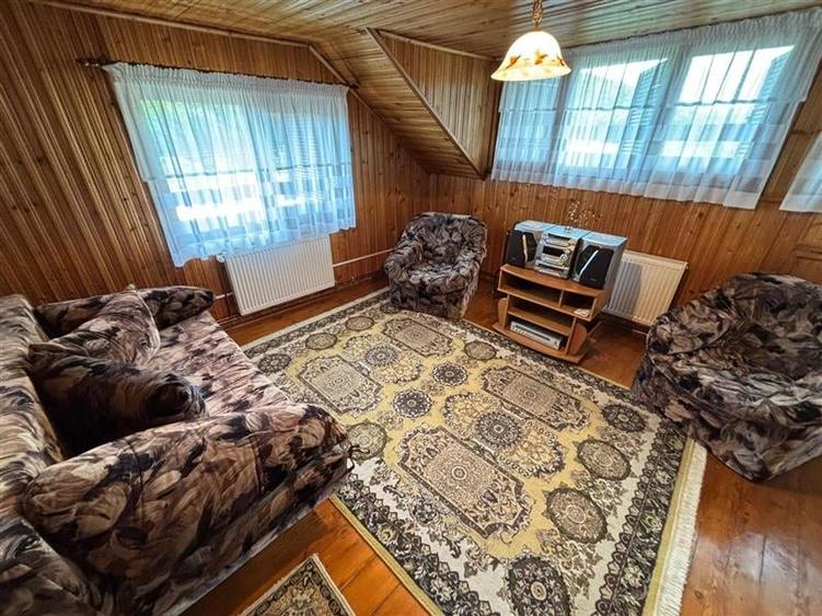 Casă individuală cu 8 camere cu Teren 7788 Mp în Exterior Nord