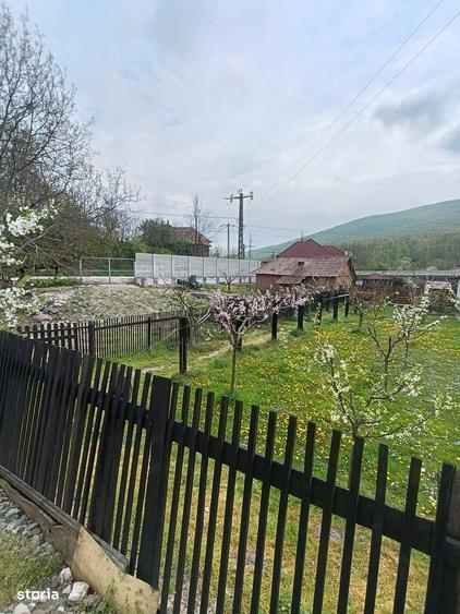 Casă cu 3 camere cu Canalizare în Ampoița